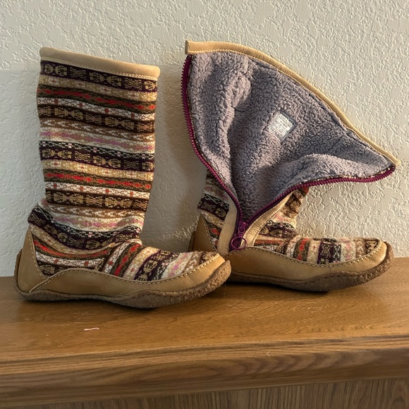 SOREL boots, warm lining reenforced heel, zip up side. Sz 7 - Picture 1 of 8